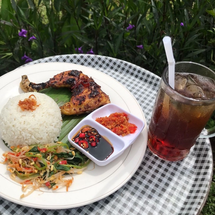 Ayam Bakar GSP: Rasa yang Menggigit Jiwa di Jantung Cilacap